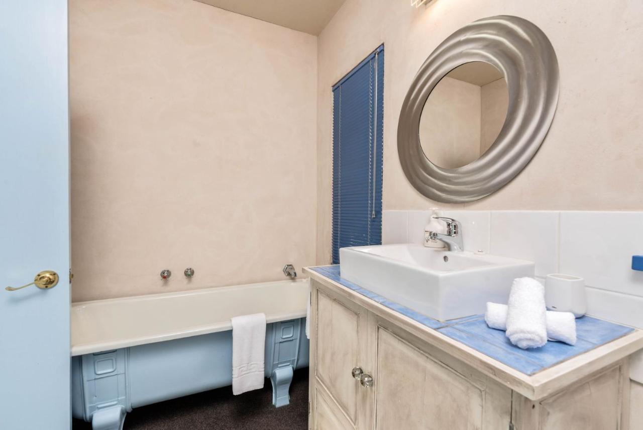 Sunny Lakeview Villa Κουίνσταουν Εξωτερικό φωτογραφία